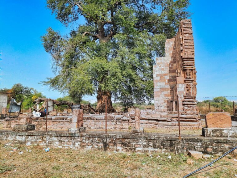 Deokirari – A Temple Stands in a Half