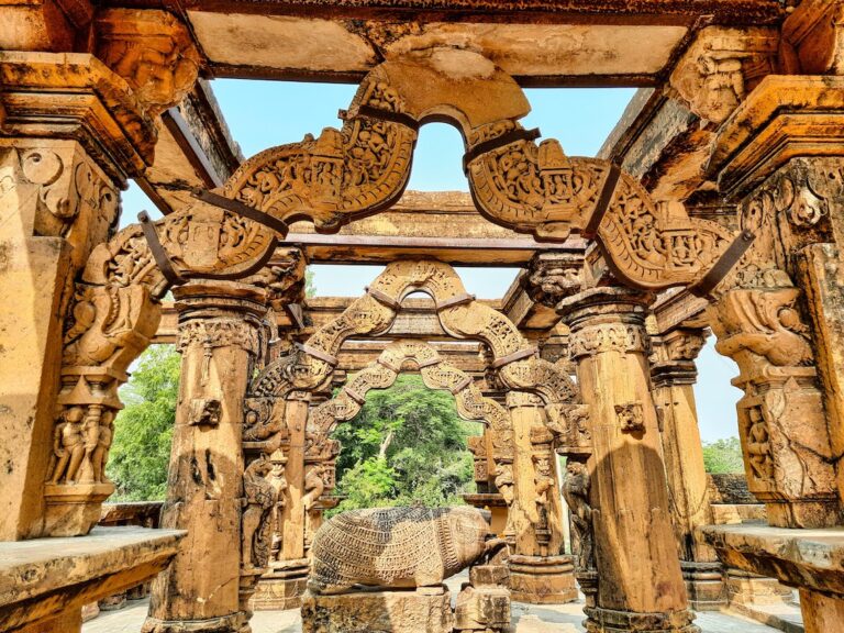 Khor – Nau Torana Temple